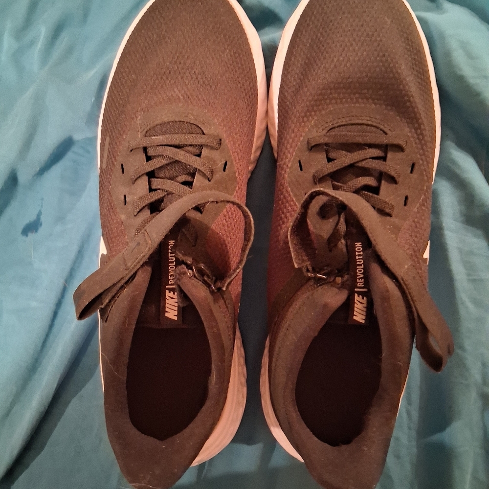 Nike Revolution Zip Back Tennis Shoes